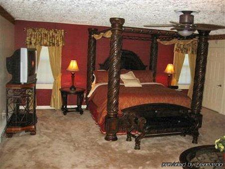 Rock Laurel Bed And Breakfast Candler Номер фото