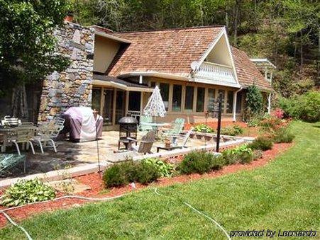 Rock Laurel Bed And Breakfast Candler Экстерьер фото
